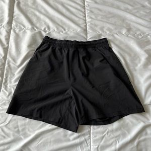 Lululemon Pace Breaker shorts in black. size Small. 5 inch inseam - linerless